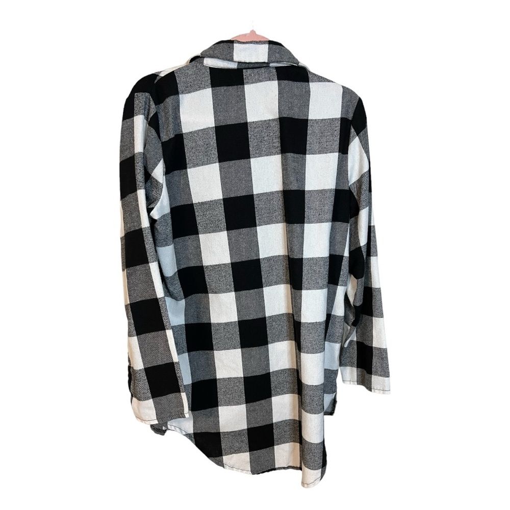 A Checkered button down shirt in size large - Picture 5 of 6